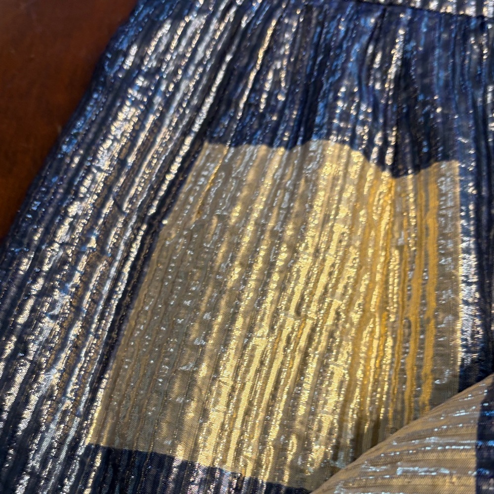 Elegant Metallic Women's Mini Skirt - Picture 4 of 8